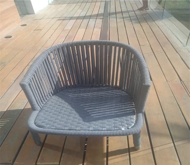 Silla de ratán reparada